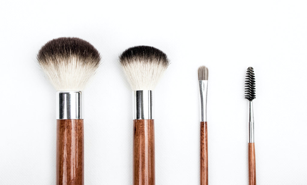 The Right Way To Clean Your Make-Up Brushes
